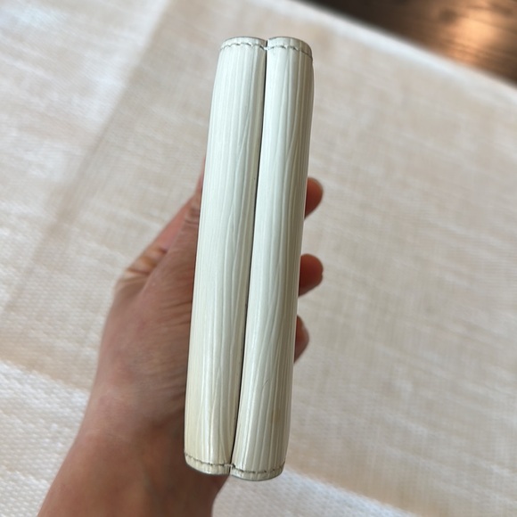 Authentic Luis Vuitton - Vintage Off White Epi trifold Wallet - Picture 8 of 9
